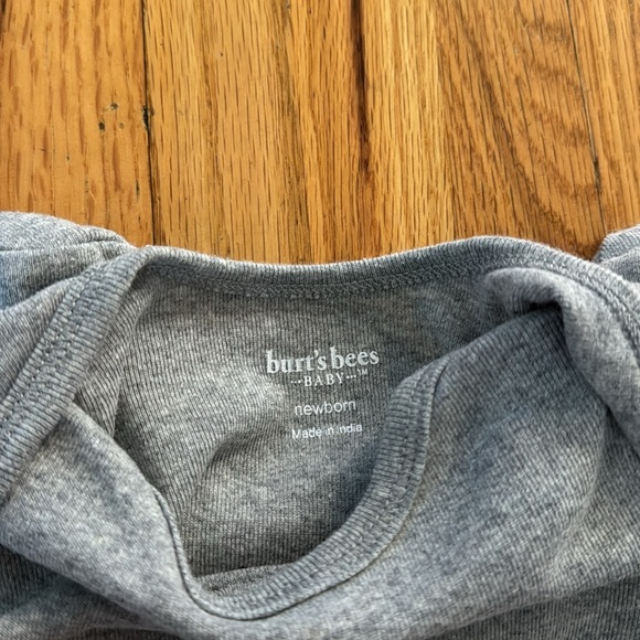 Burt's Bees Baby 100% Organic Cotton One-piece long Sleeve Footies with hats - Picture 6 of 9